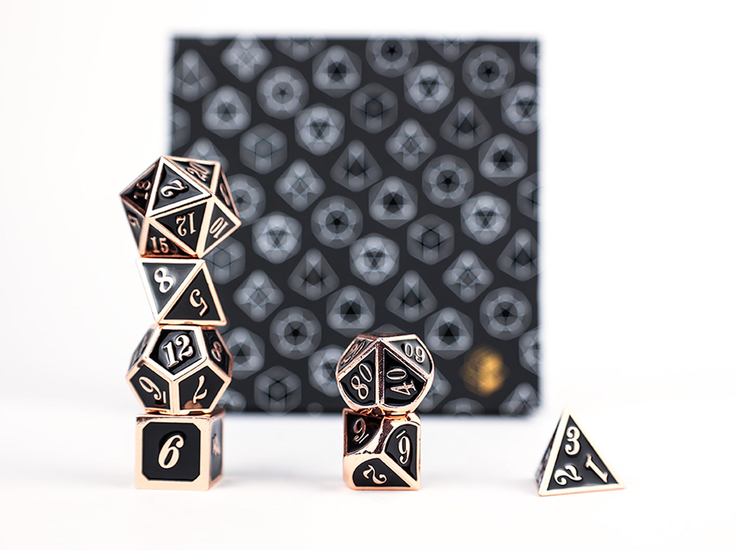 Metal Dice Set Serif Black/Brass